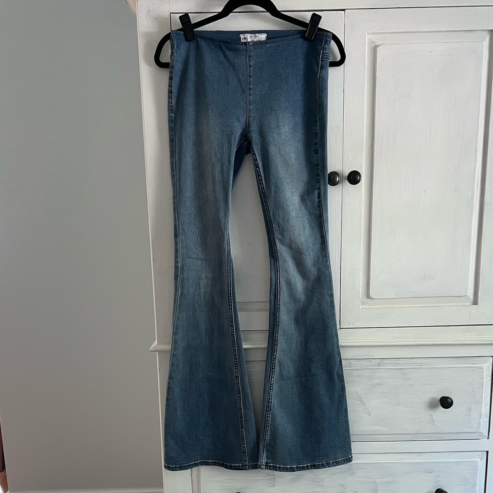 FREE PEOPLE Penny Pull-on Flare Jeans, size 26